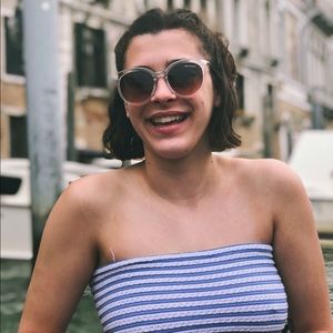 Meet your Posher, Emily